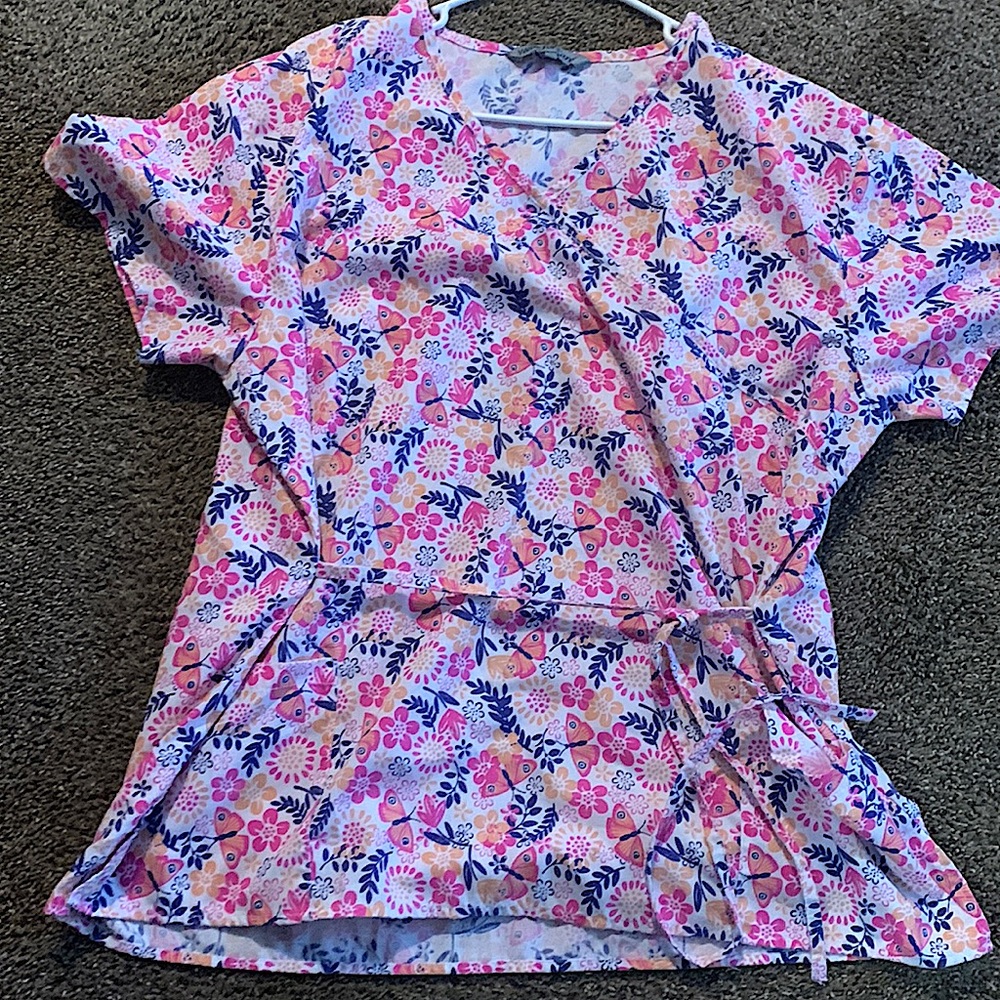 Wear for care butterfly and flower  scrub top  extra large